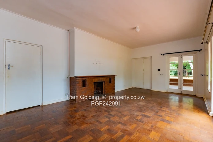 2 acres vainona – renovation and development opportunity near Village Walk. (Sole Mandate)