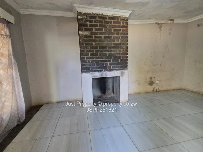 Braeside 4-Bed Renovator's Gem on 912m² — Garage & ZESA