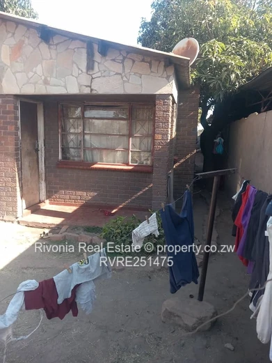 Glen View 4-Bed Brick Home with Courtyard & Side Passage