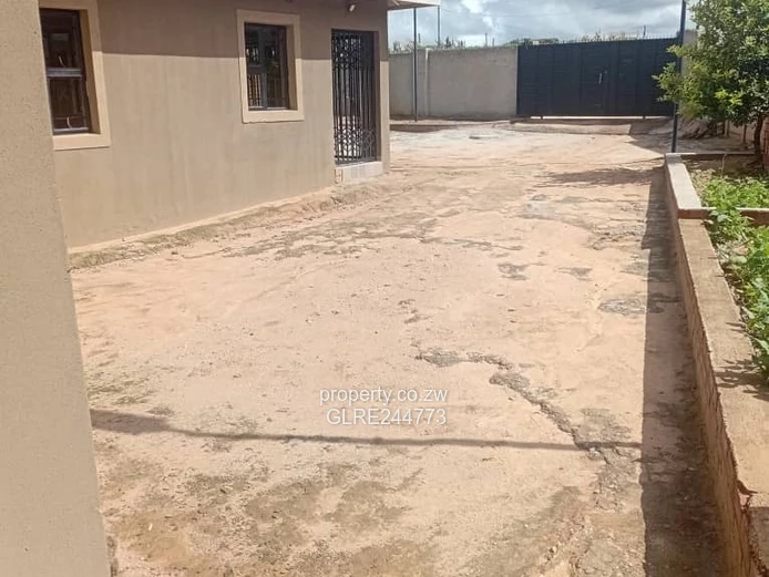 Damofalls 4-Bed Home — Borehole & Walled Paved Yard