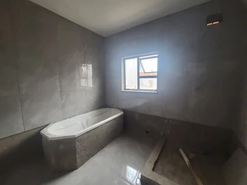 2 Bedroom Flat & Apartment