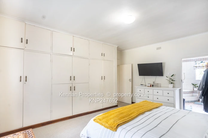 Four bedroom home in an excellent location with a cottage, pool and a prolific borehole (Sole Mandate)