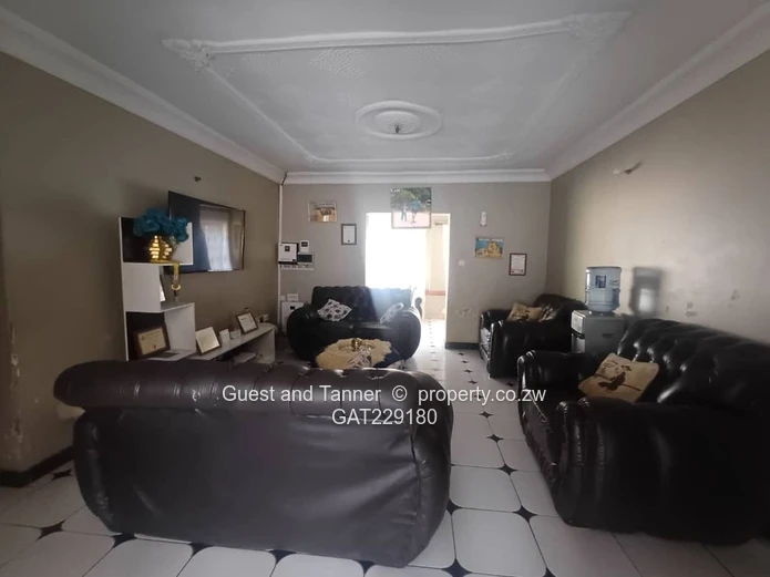 Luxurious Family Home in Avondale West!