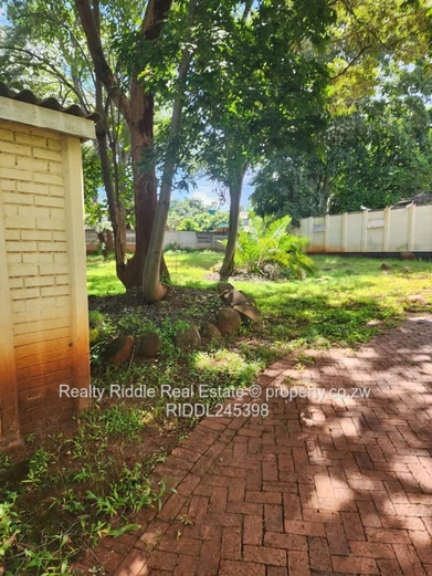 Greystone Park: 4-Bed Home on 9,185 m² with Pool & Borehole