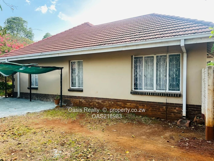 Neat 3 beds House on 1/2 Acre For Sale