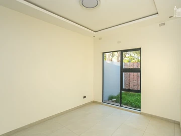 3 Bedroom Flat & Apartment