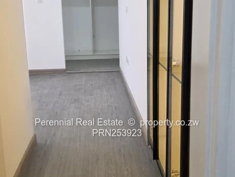 Groom Bridge 3-Bed Flat — Walled, Modern Kitchen & En-Suite