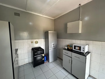 2 Bedroom Flat & Apartment