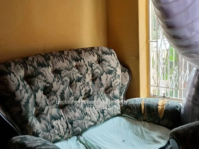 Luveve 4-Bed Family Home on 2900m² with Flatlet