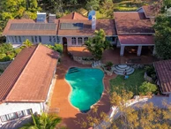 6 Bedroom House