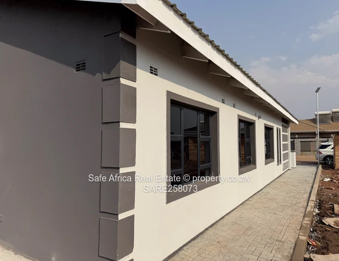 Modern 3-bedroom house in Rainham Gated Community $95 000