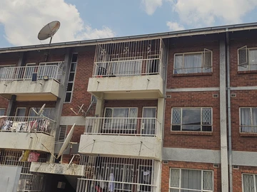 2 Bedroom Flat & Apartment