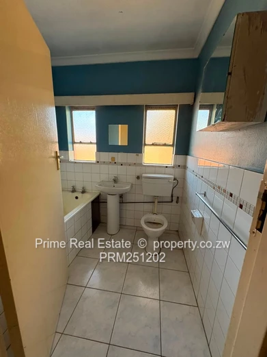 Spacious 2-Bed Verandah Flat in Belvedere 