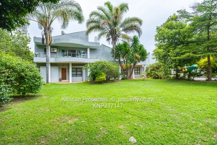 Executive 5 bedroom home with 3 bed cottage in prime area (Sole Mandate)