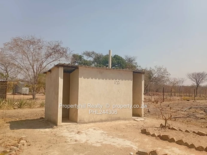 10,000 m² Chegutu Land with Existing Dwelling & Borehole