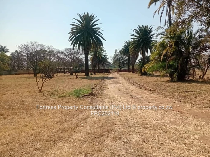 Spacious 3-Bed Home on 9 136m² with Massive Re-Development Potential