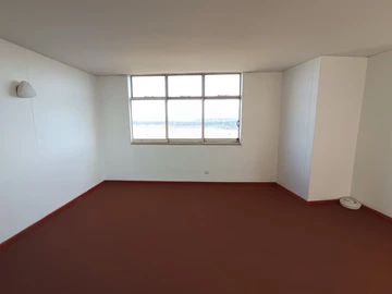 2 Bedroom Flat & Apartment