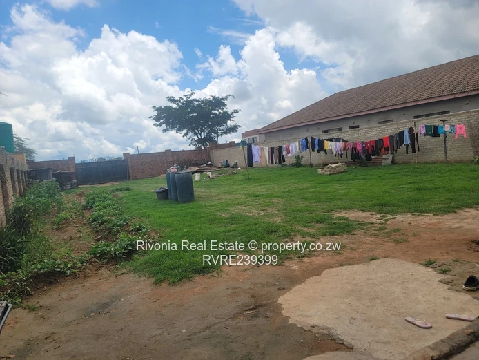 Stand with 5 roomed cottage on 670sqm