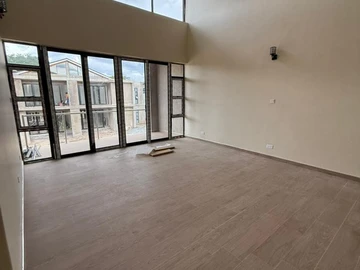 4 Bedroom Flat & Apartment