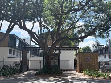 2 Bedroom Flat & Apartment