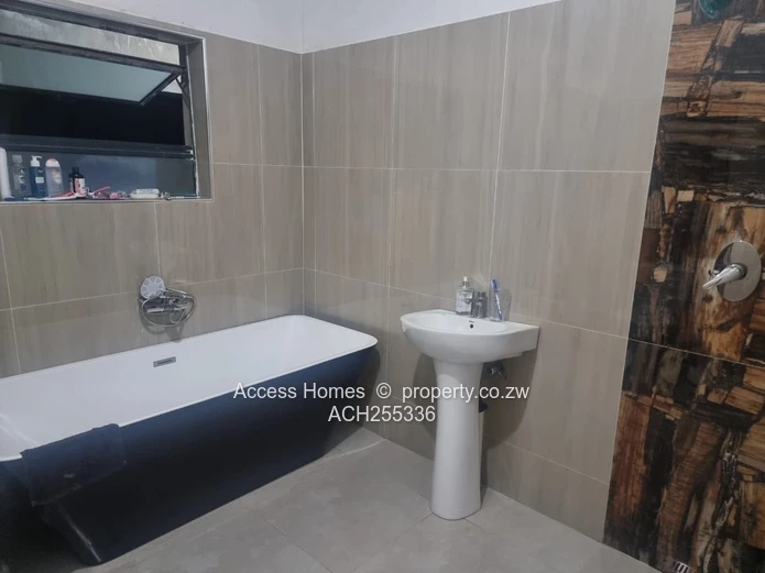 Garden Flat Glen Lorne along Glen Helen road for sale 