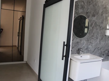 4 Bedroom Flat & Apartment
