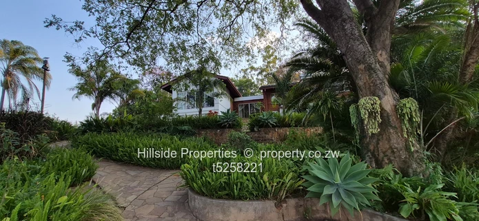 Glen Lorne 4-Bed 3-Bath: Modern Glass Wall & Garden