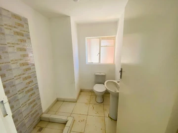 2 Bedroom Flat & Apartment