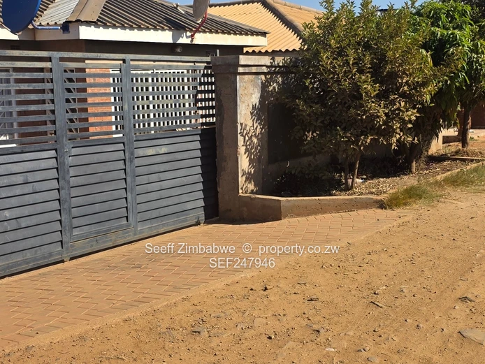 Glaudina 4-Bed Home with Borehole & Water Tanks