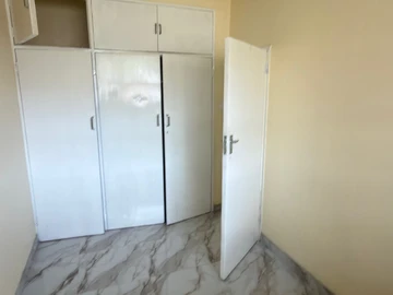 2 Bedroom Flat & Apartment