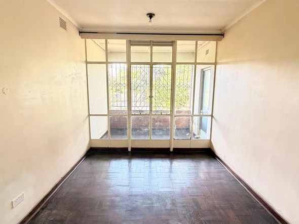 2 Bedroom Flat & Apartment