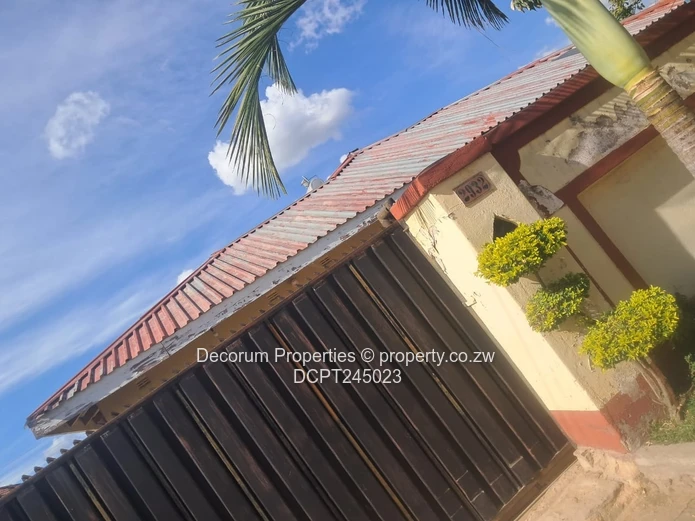 Spacious 4-Bed Home in Waterfalls- Mainway Meadows with Borehole