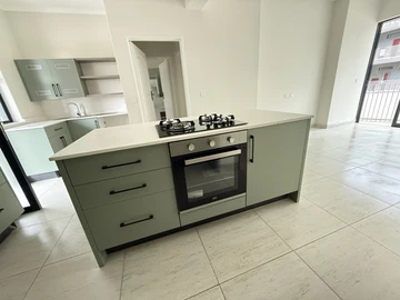 2 Bedroom Flat & Apartment