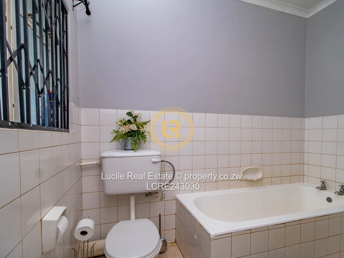 Seamless Living: A Cozy Indoor-Outdoor Retreat in Mount Pleasant