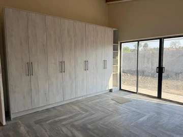 4 Bedroom Flat & Apartment