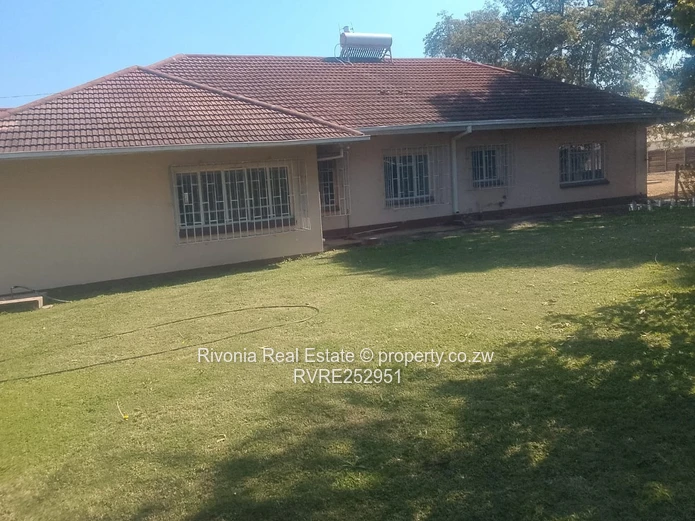 Greendale North: 3-Bed Home with Pool & Borehole on 3767m²