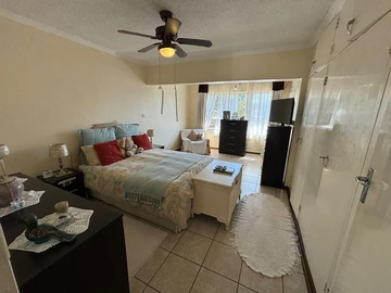 2 Bedroom Flat & Apartment