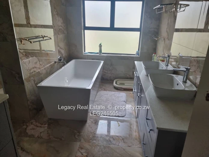 High-End Helesvale Home With Gym & Borehole.