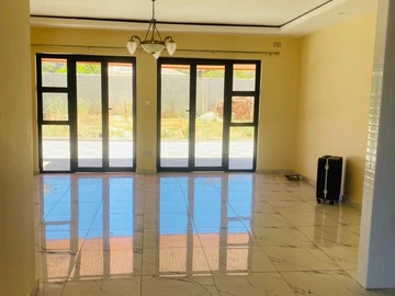 3 Bedroom Flat & Apartment