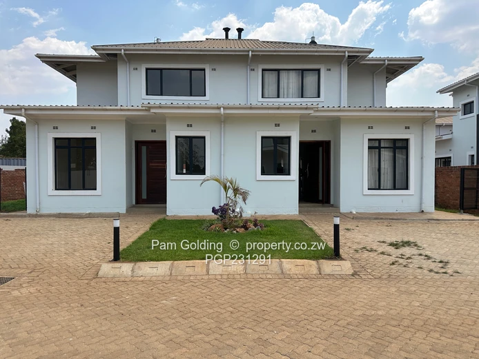3 Bedroom Upmarket Townhouses - Marlborough