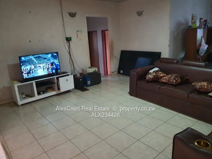 A property on 1000sqm stand !