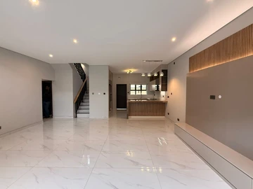 3 Bedroom Flat & Apartment