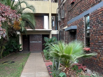 2 Bedroom Flat & Apartment