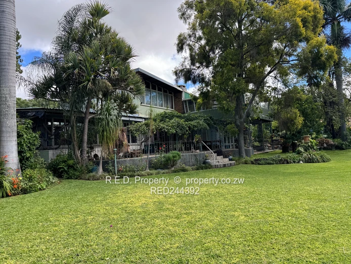 Stunning Family Residence In Hillside!