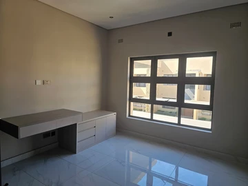 3 Bedroom Flat & Apartment