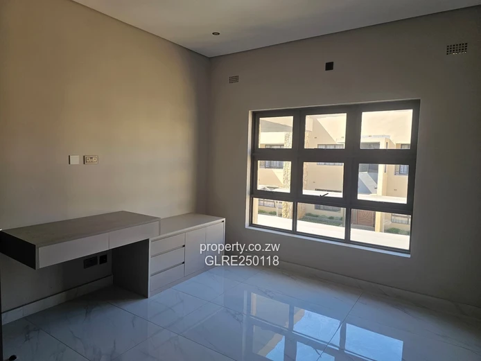 Modern 3-Bed Mount Pleasant Flat - Solar + 24hr Security