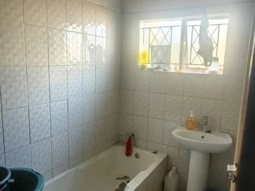 3 Bedroom Flat & Apartment