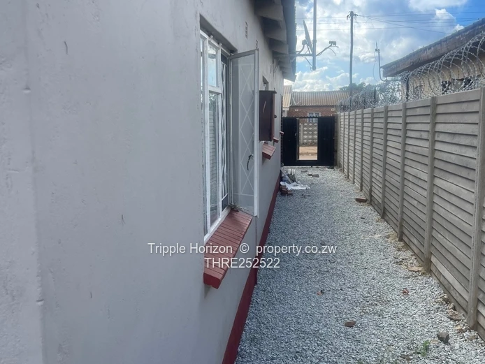 Mufakose 3-Bed Home — Electric Gate, Tiled & Fitted Kitchen (Sole Mandate)