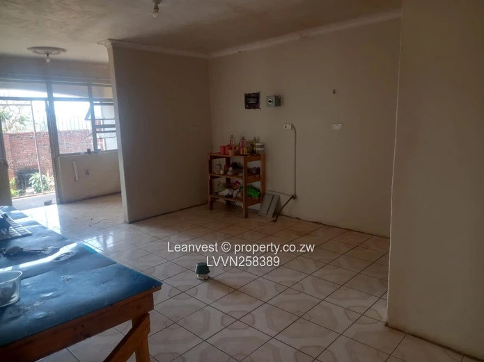 Pomona: 9-Bed Double-Storey Home with Garden & Flatlet