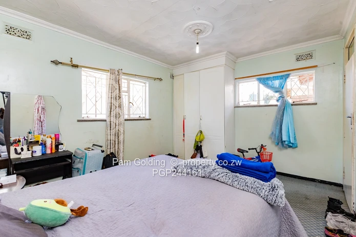 Charming Family Home In Zimre Park